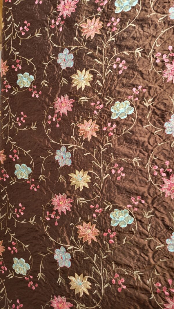 Tela de Seda Color Tabaaco con Bordado Floral