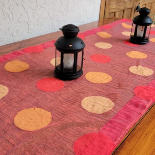 Camino de Mesa, Rojo con Círculos Bordados, Rojo y Dorado