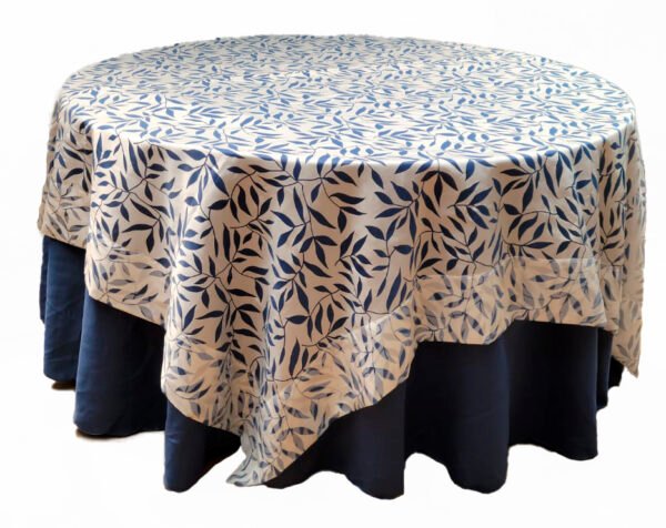 Cubremantel Cuadrado Azul y Blanco con Diseño de Hojas, 252 cm x 255 cm, Dobladillo de 15 cm