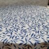 Cubremantel Cuadrado Azul y Blanco con Diseño de Hojas, 252 cm x 255 cm, Dobladillo de 15 cm